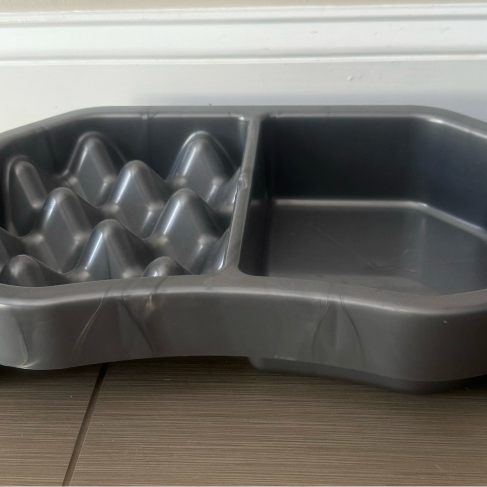 Neater Pets No -Skid Plastic Slow Feeder Dog/Cat Food & Water Bowl NWOT